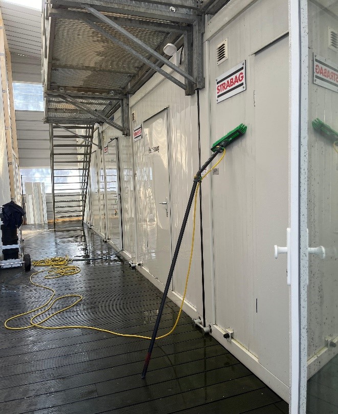 Reinigung von Container- und Modulräumen.