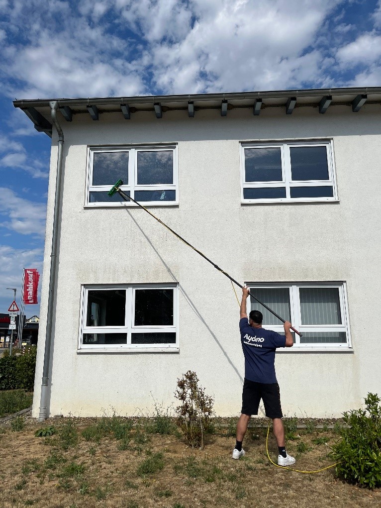 Professionelle Glas- und Fensterreinigung.